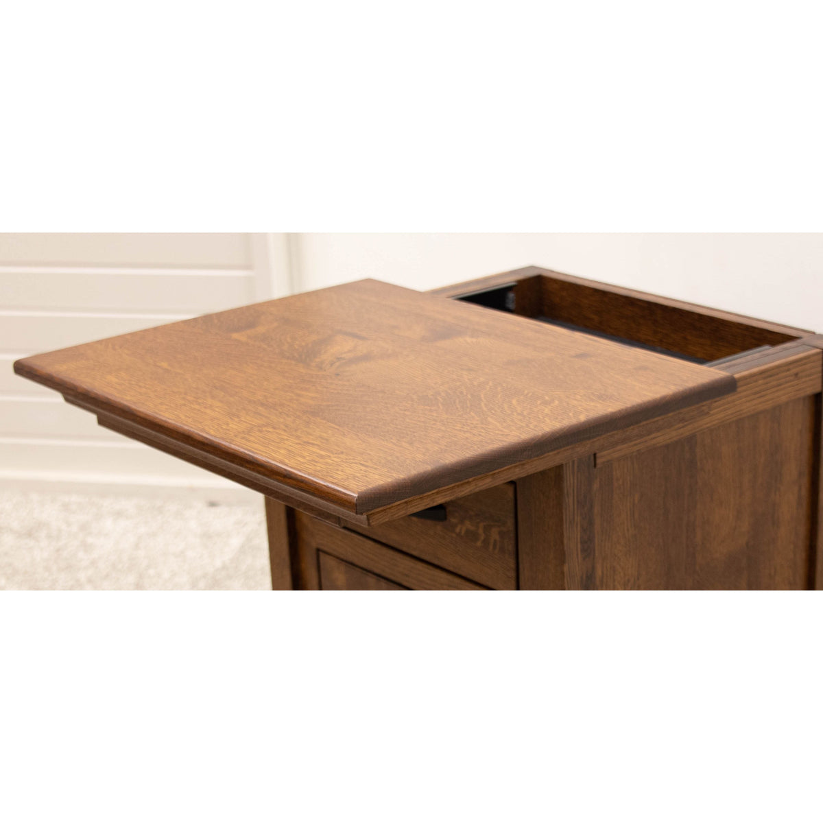 Hunters Hickory Wood 3-Drawer Nightstand | CO