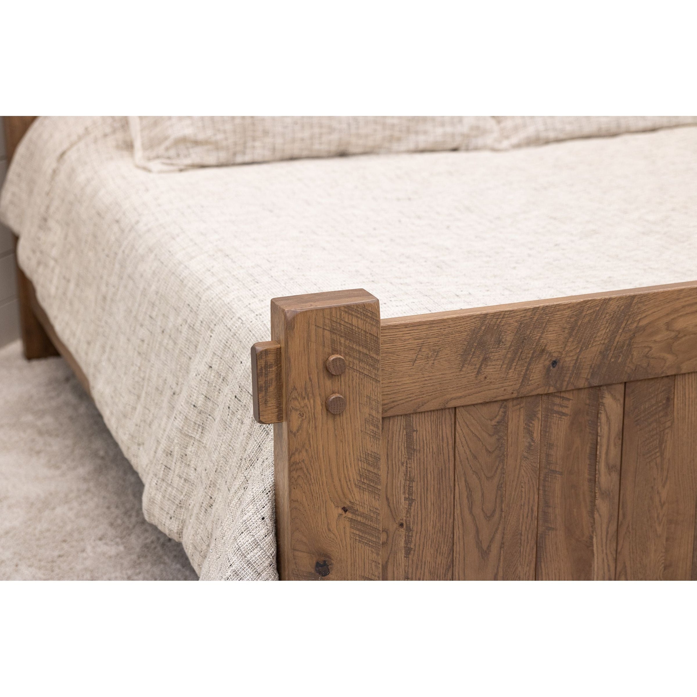Baltic Amish Bed with Arched Headboard