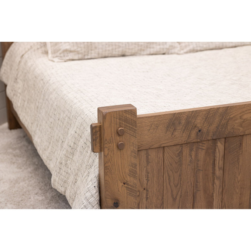 Baltic Amish Bed with Arched Headboard